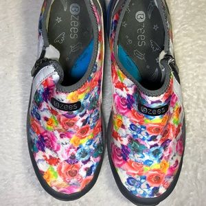 BZEES Floral Print Women’s Loafers